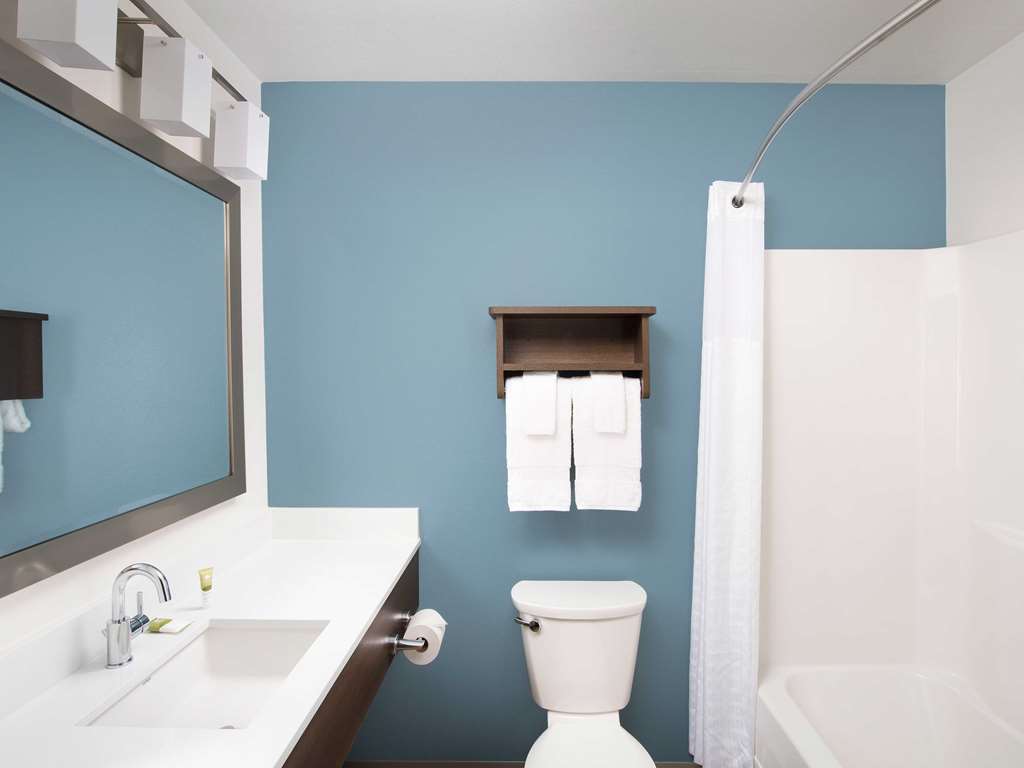 Woodspring Suites Carol Stream - Chicago Room photo