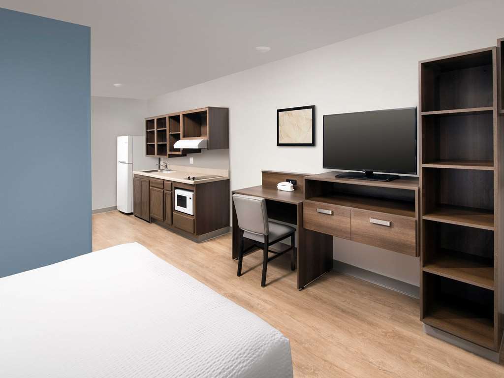 Woodspring Suites Carol Stream - Chicago Room photo